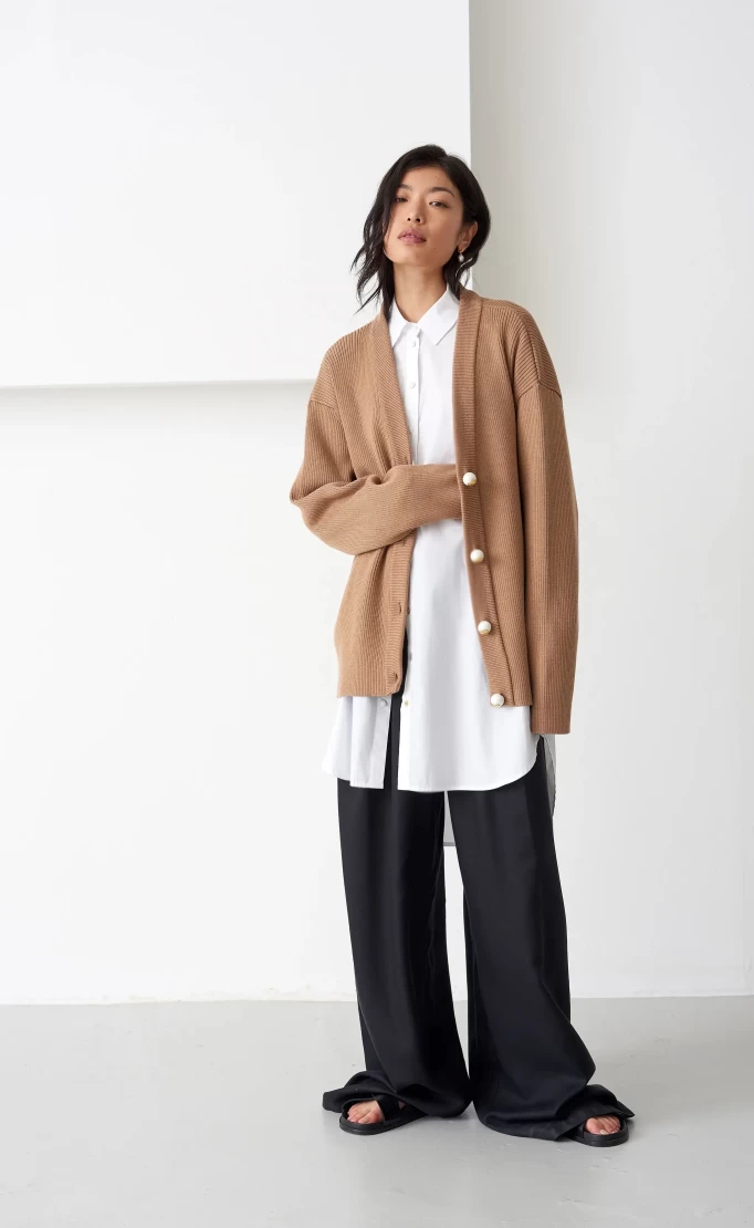 Androgynous style with a cardigan
