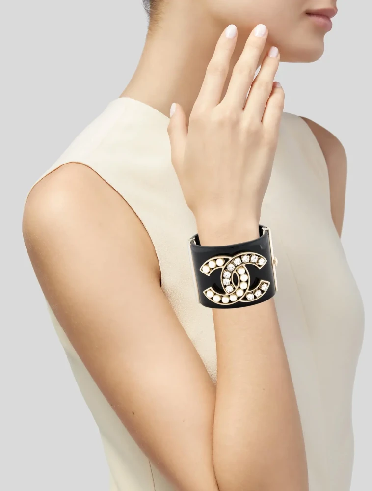 Chanel Strass & Faux pearl cuff bracelet