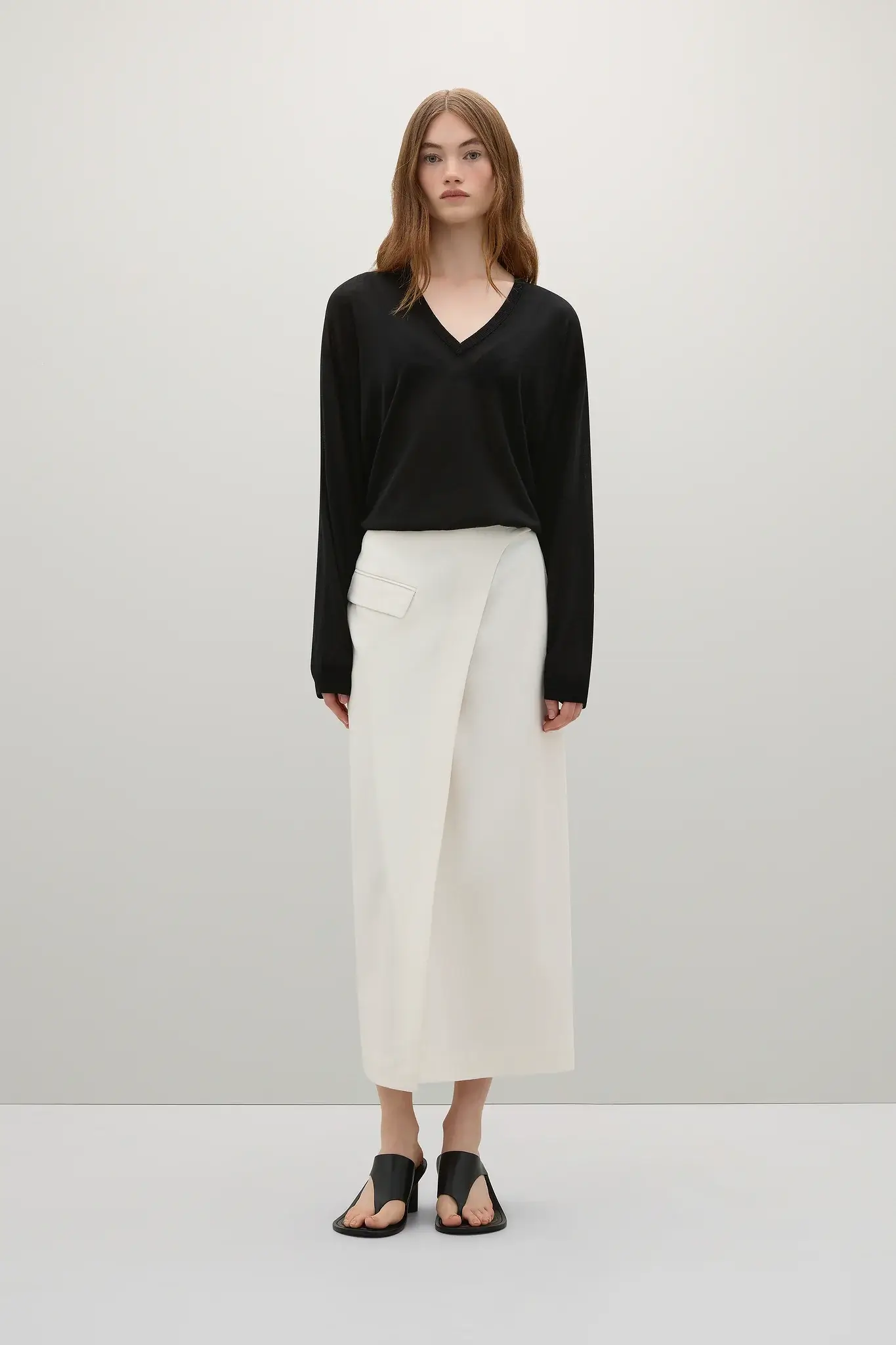 A Emery v-neck black jumper