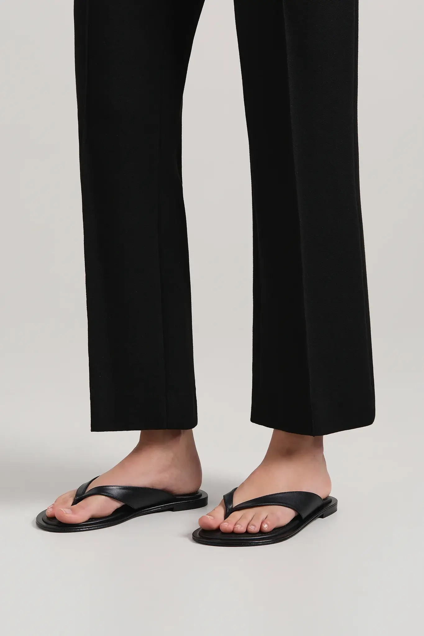 A Emery Viola black sandals
