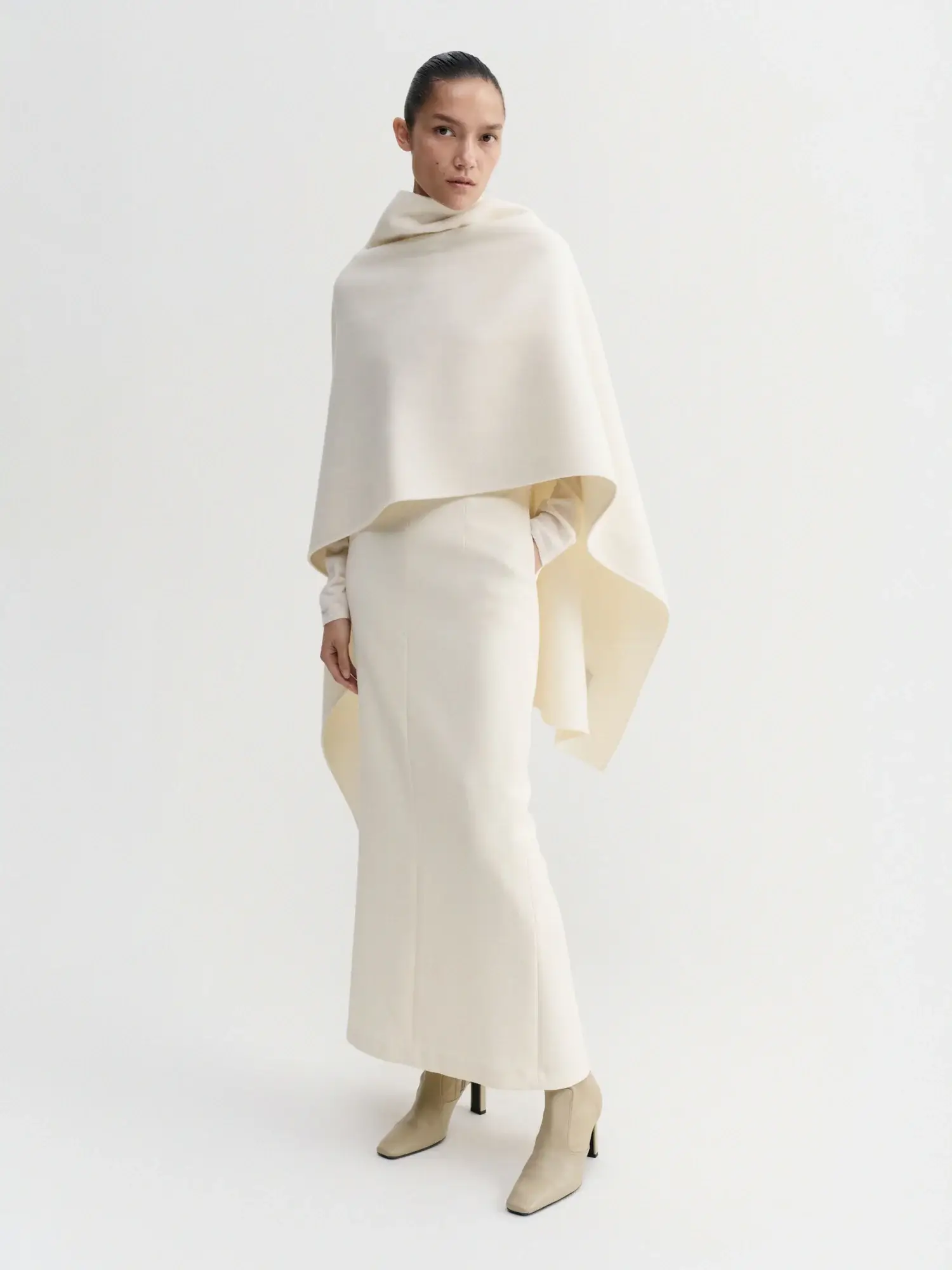 Almada colette cape