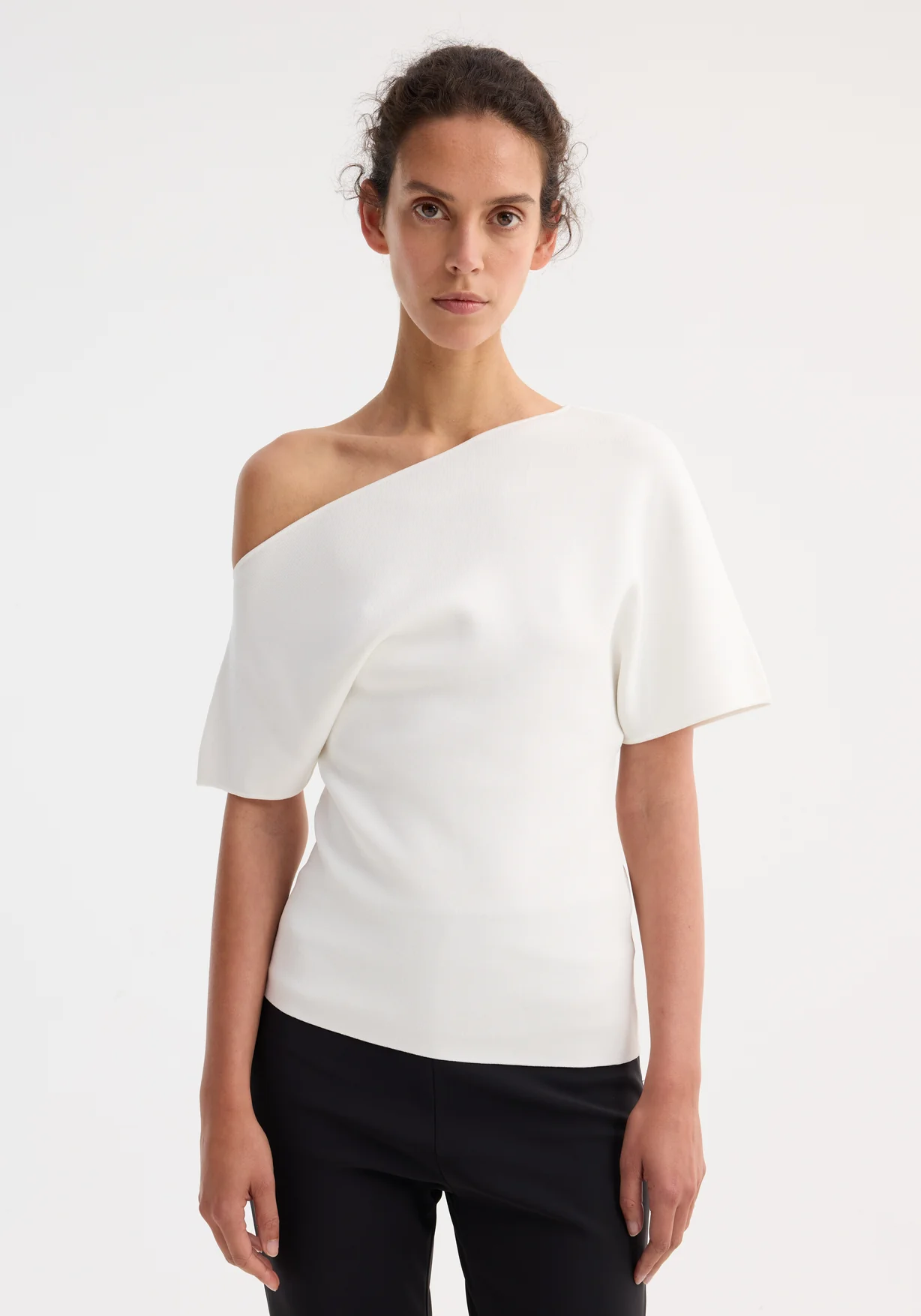 Rohe asymmetrical white top