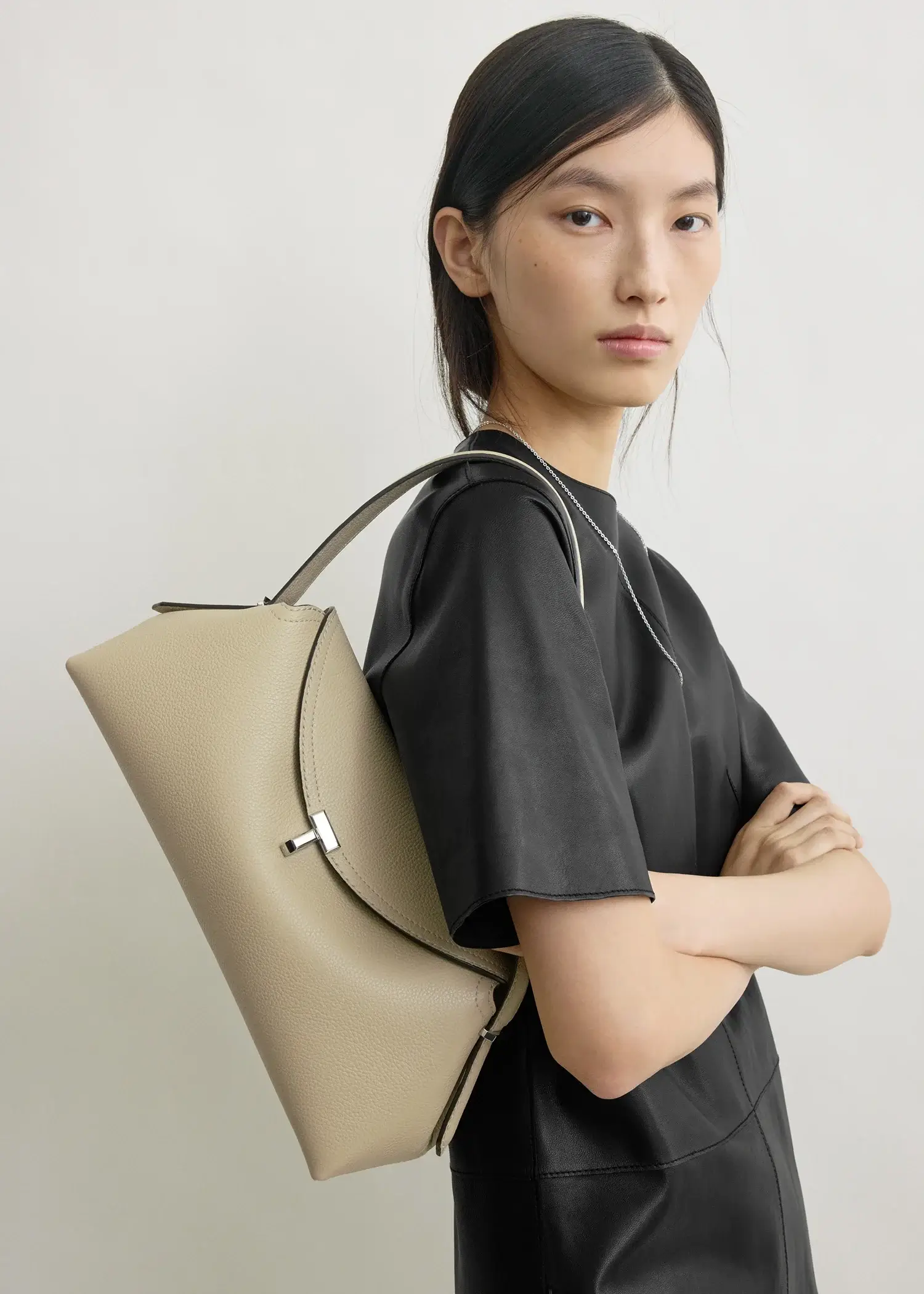 Toteme t-lock bag cream cashew